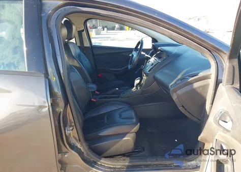 2016 Ford Focus Se z USA, uszkodzony, nr VIN 1FADP3K23GL225055